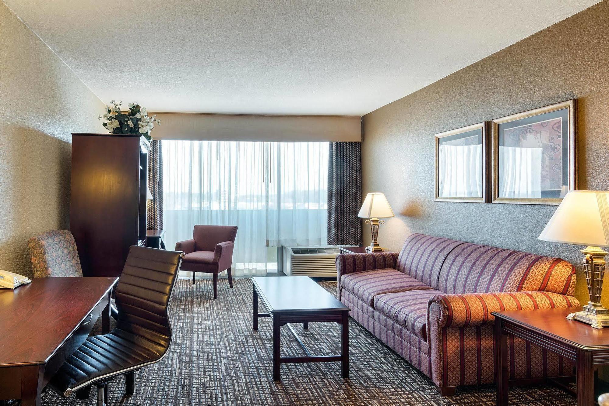 Quality Inn Near Hampton Coliseum Exterior photo